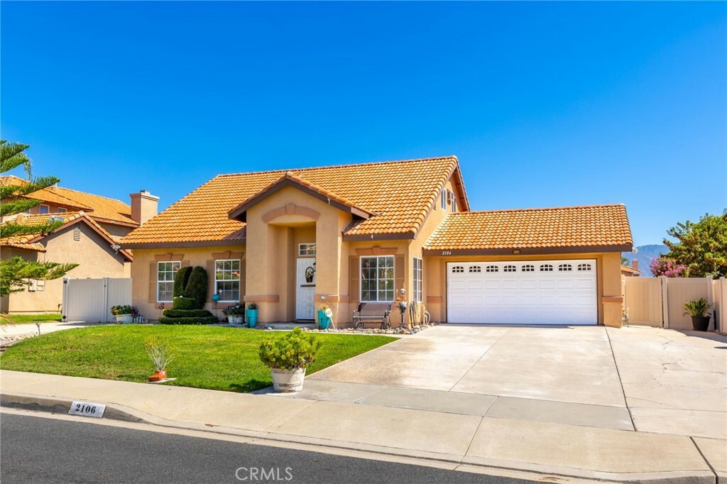 Property Photo:  2106 W Summerset Drive  CA 92377 