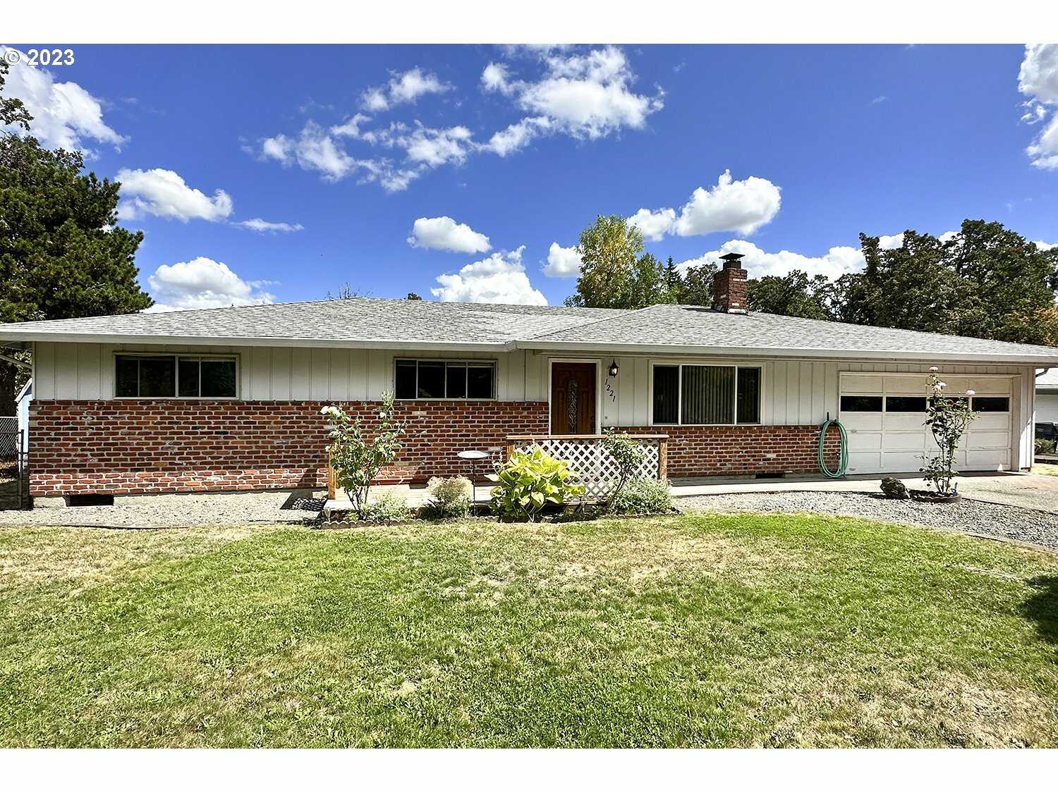 Property Photo: 1221 Lafayette Ave OR 97045