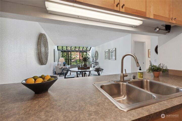 Property Photo: 275 W Roy Street 403 WA 98119