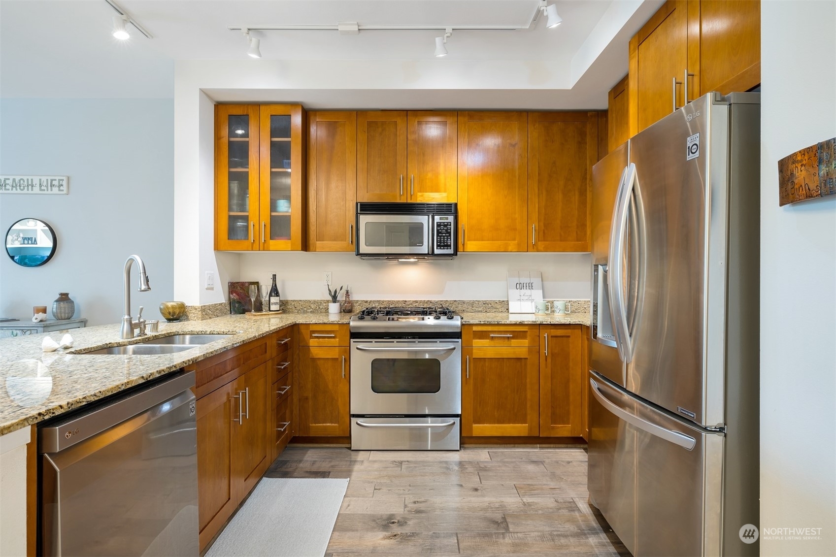 Property Photo: 18707 SE Newport Way 205 WA 98027