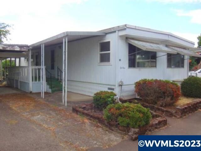 Property Photo: 124 Broadmore Av NE OR 97301-5228