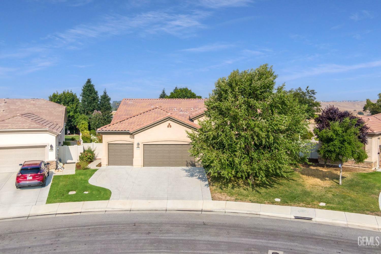Property Photo: 5912 River Birch Drive CA 93306
