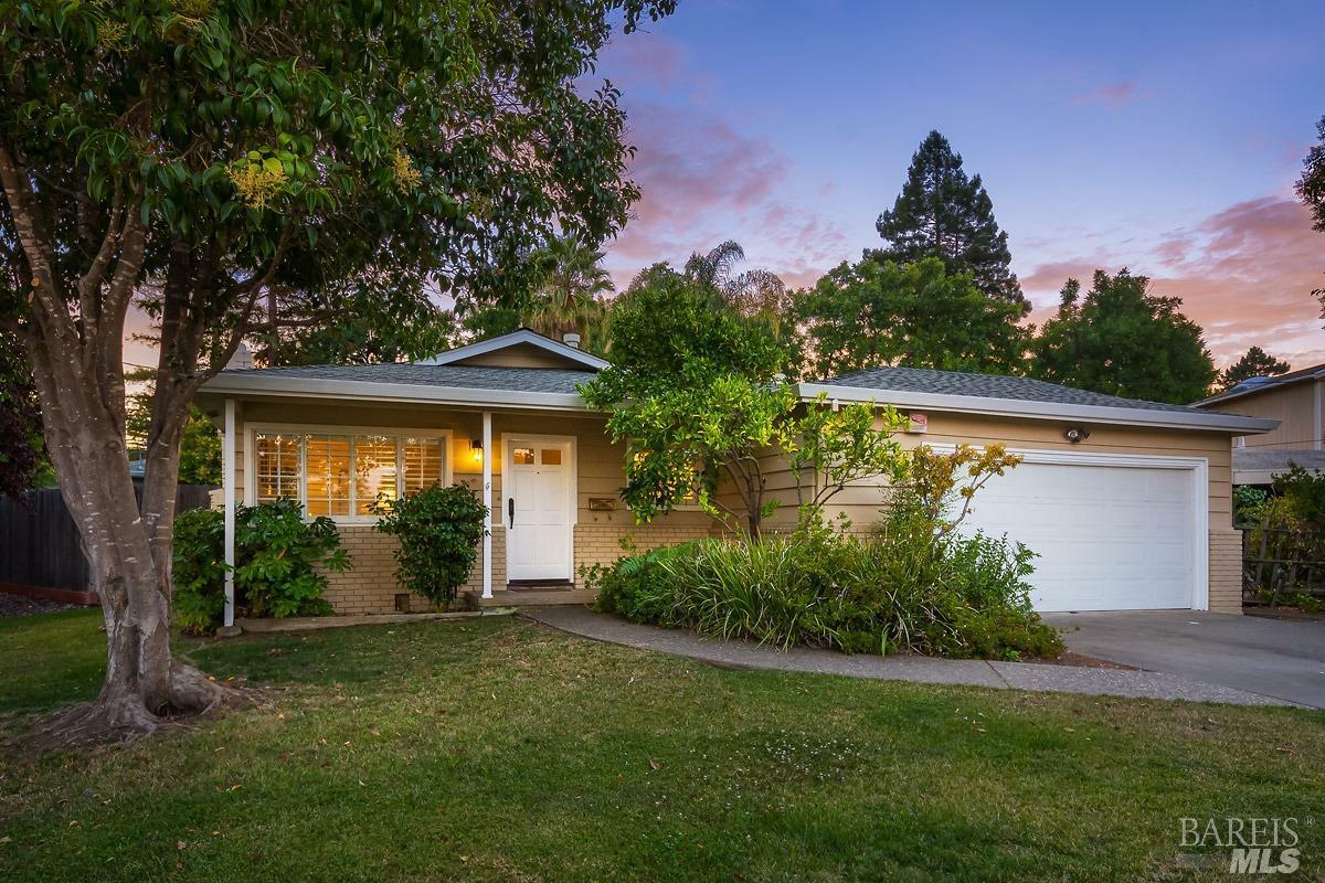 Property Photo: 12 Villa Maria Court CA 94947