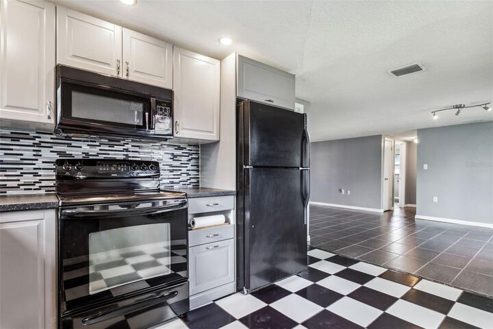 Property Photo: 9902 Richwood Lane FL 34668
