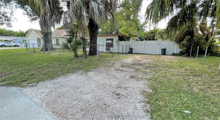 Property Photo:  5160 68th Way N  FL 33709 