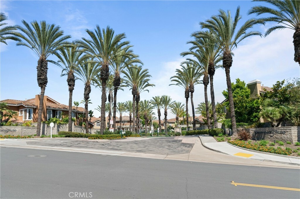 Property Photo:  39 Matisse Circle 19  CA 92656 