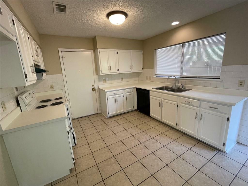 Property Photo:  621 Rue St Martin  LA 70403 