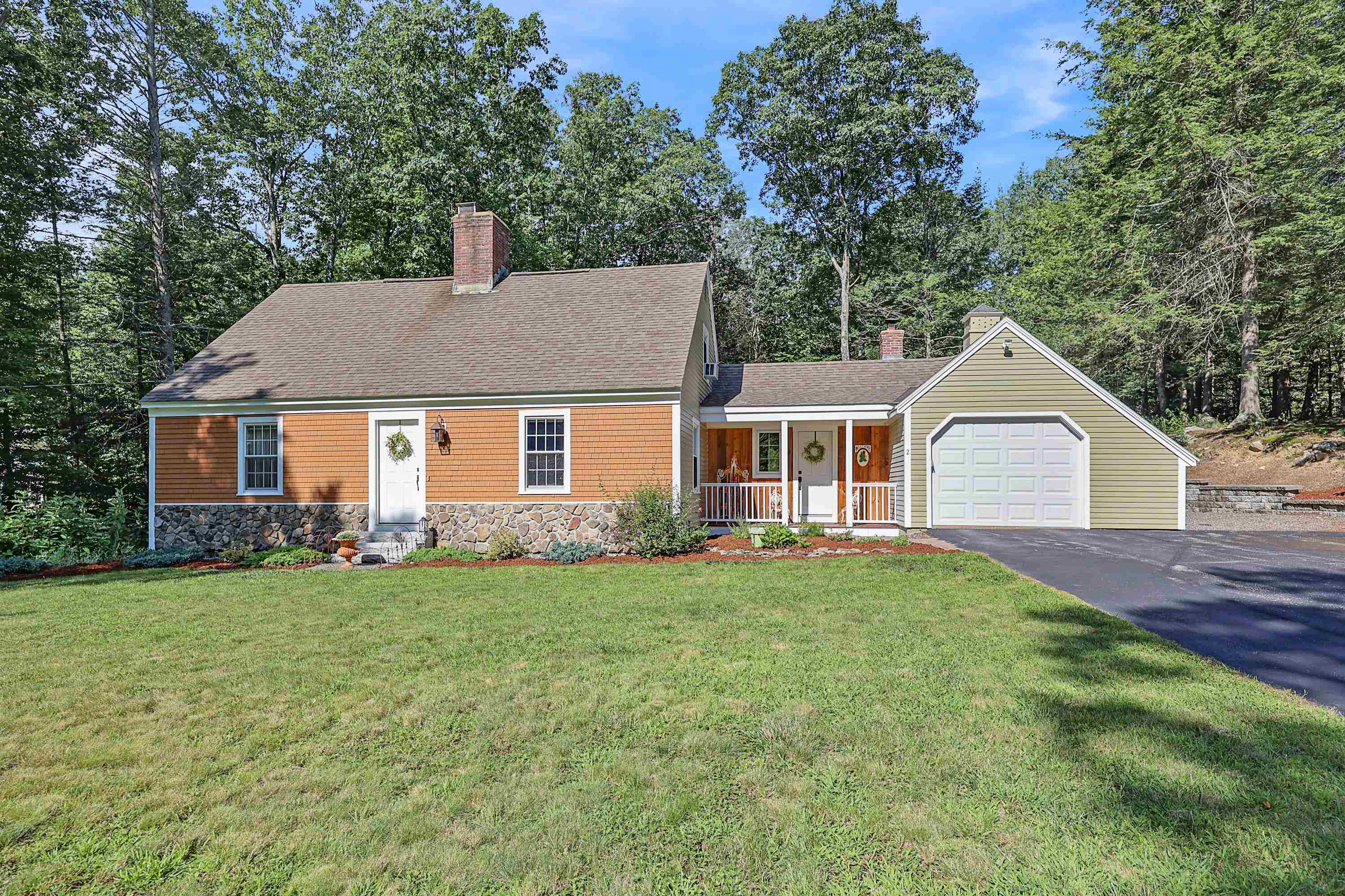 Property Photo: 2 Buckridge Drive NH 03031