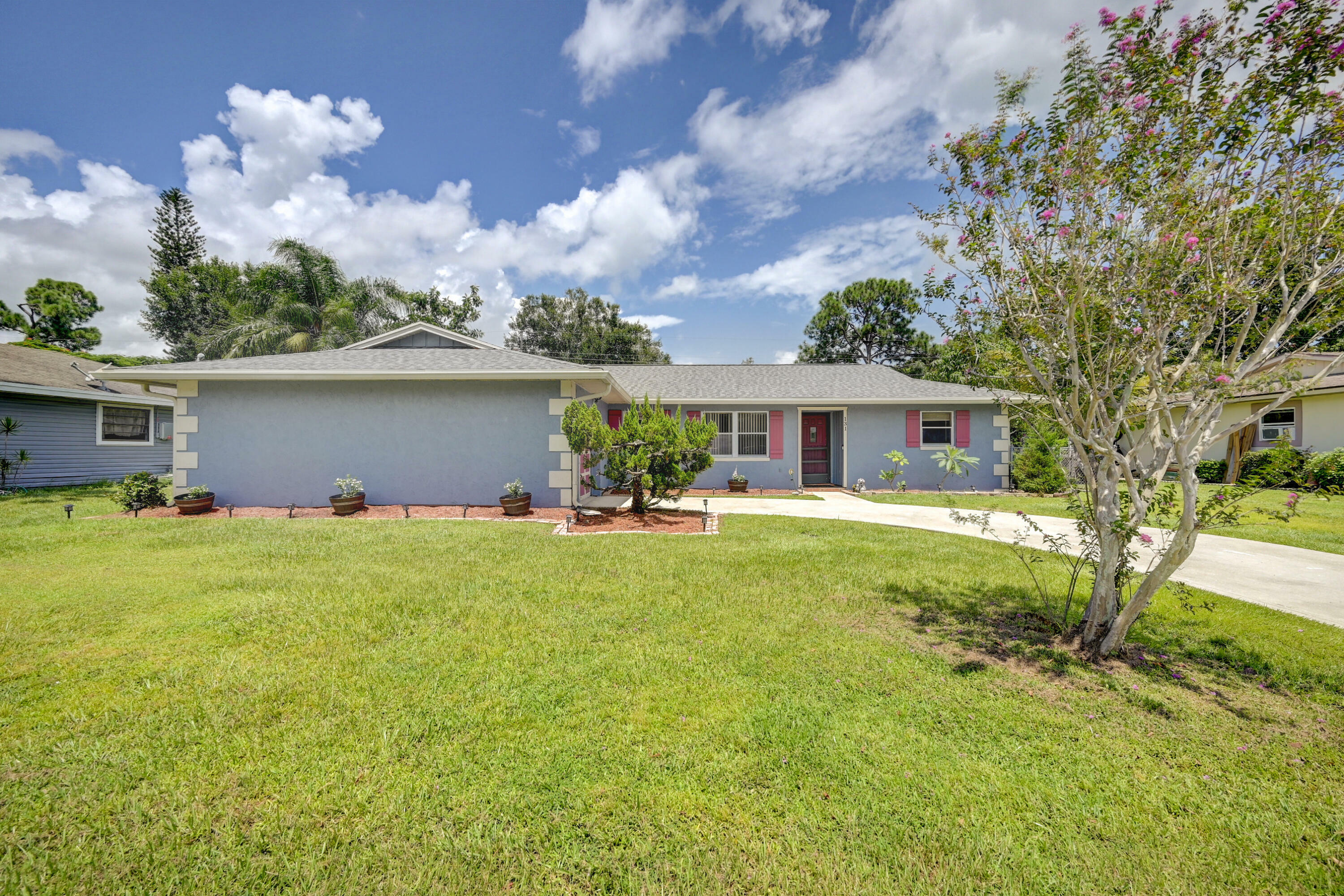 Property Photo:  131 SW Lakehurst Drive  FL 34983 