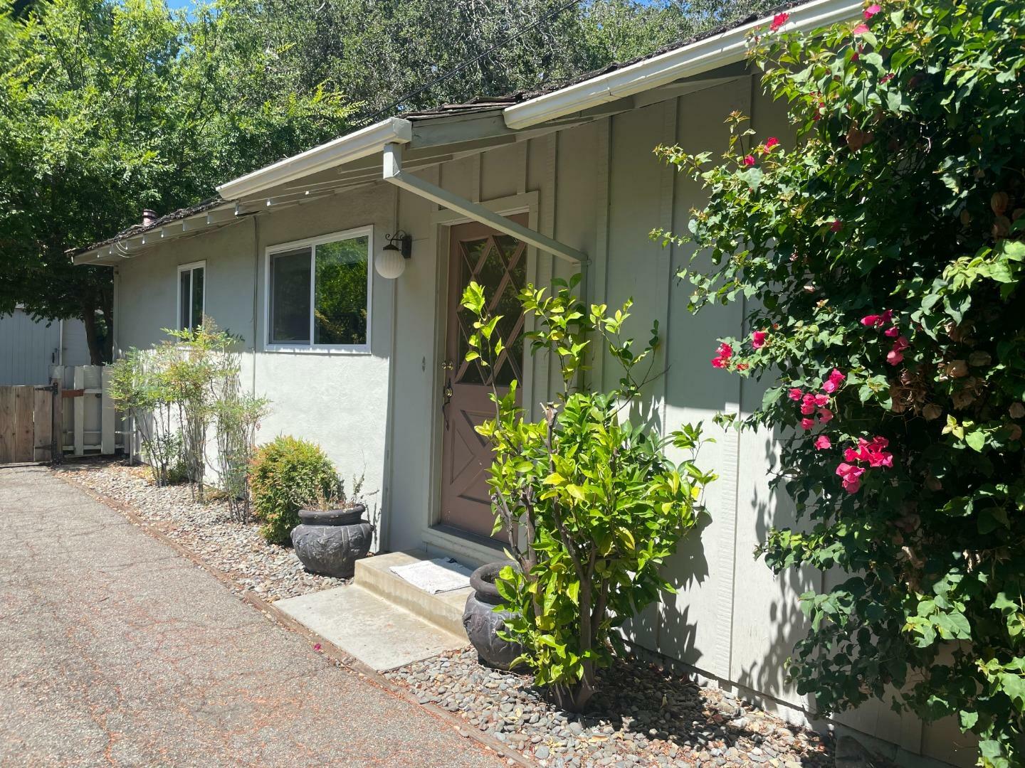 Property Photo:  260 Los Altos Avenue  CA 94022 
