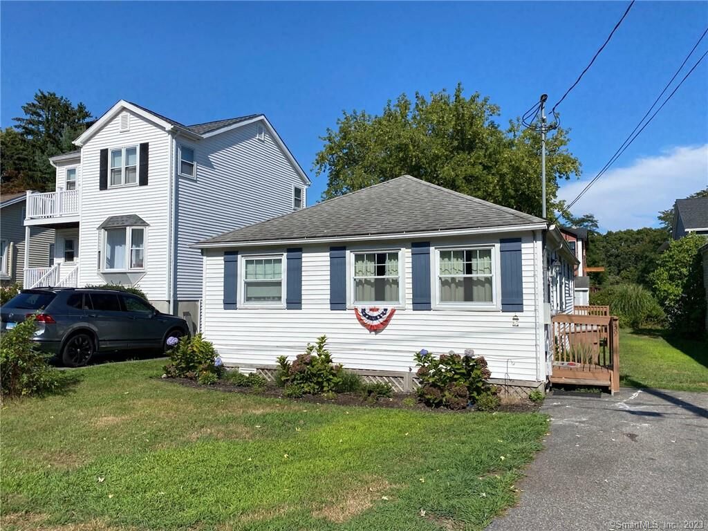 Property Photo:  39 Brockett Road  CT 06357 