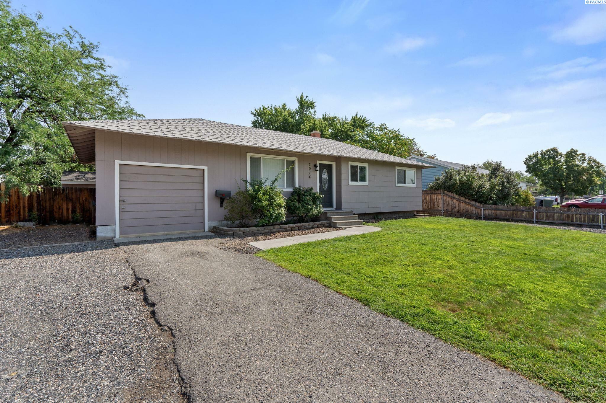 Property Photo:  2014 Newcomer Ave  WA 99354 