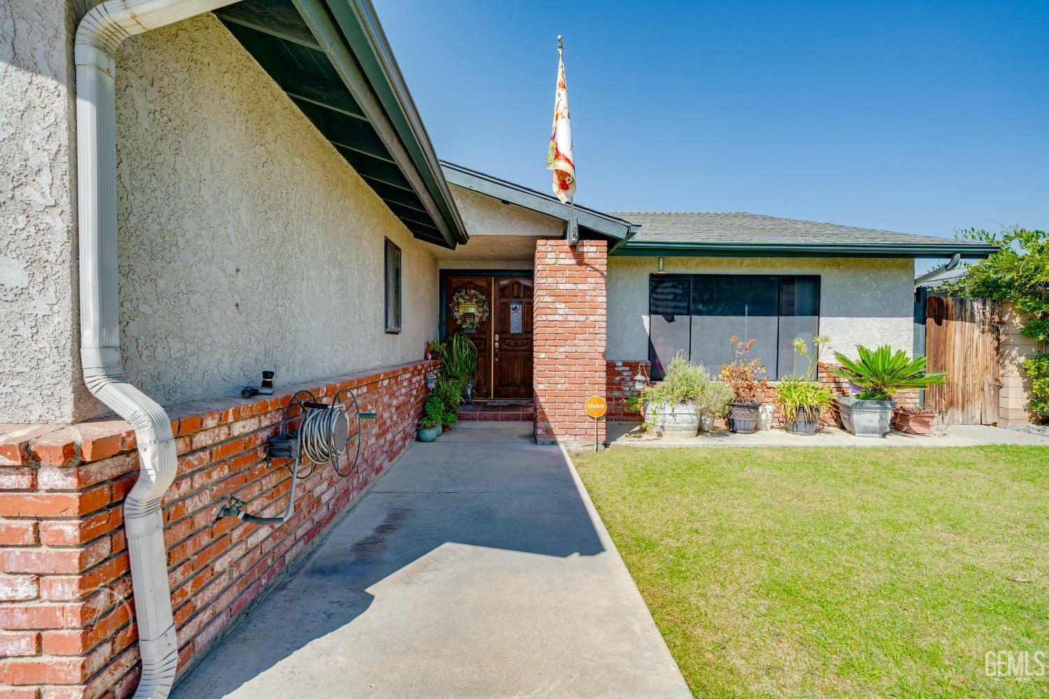 Property Photo: 415 Church Street CA 93268