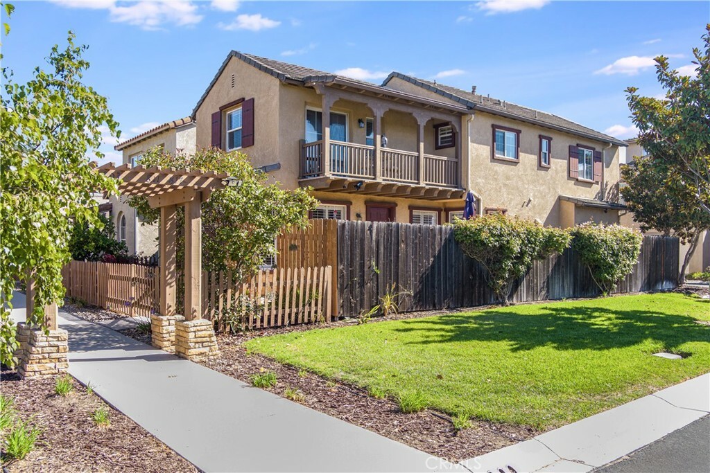 Property Photo:  817 Tulip Lane  CA 93455 