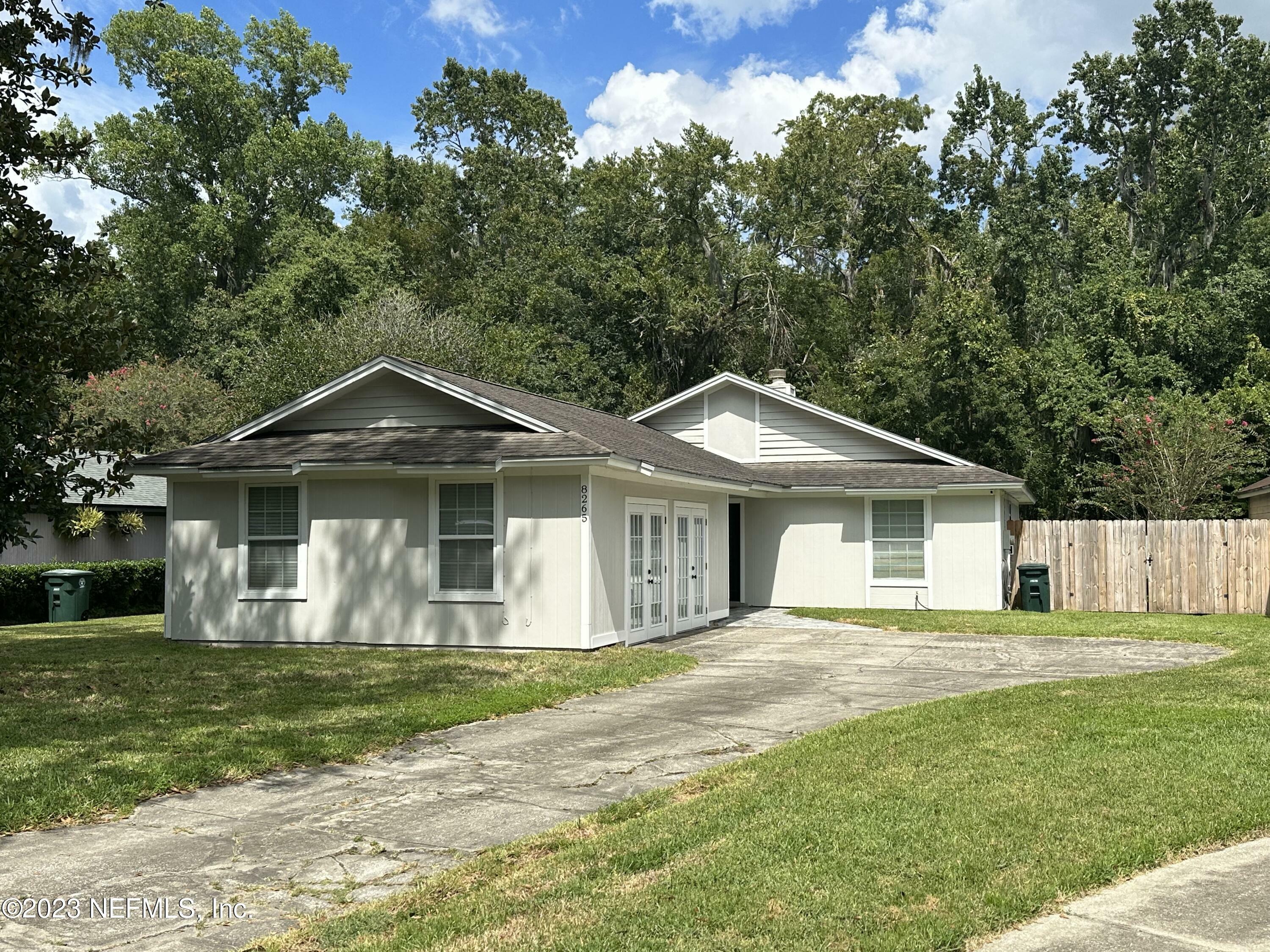 Property Photo:  8265 Lake Woodbourne Drive E  FL 32217 