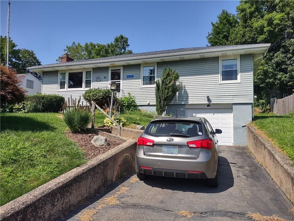 Property Photo: 105 Avery Avenue CT 06450