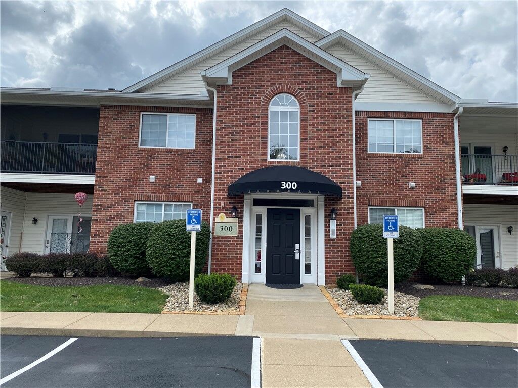 Property Photo:  300 Hidden Ridge Court 204  PA 15129 