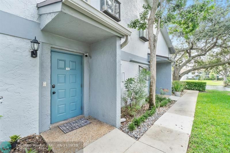 Property Photo:  2725 S Oakland Forest Dr 102  FL 33309 