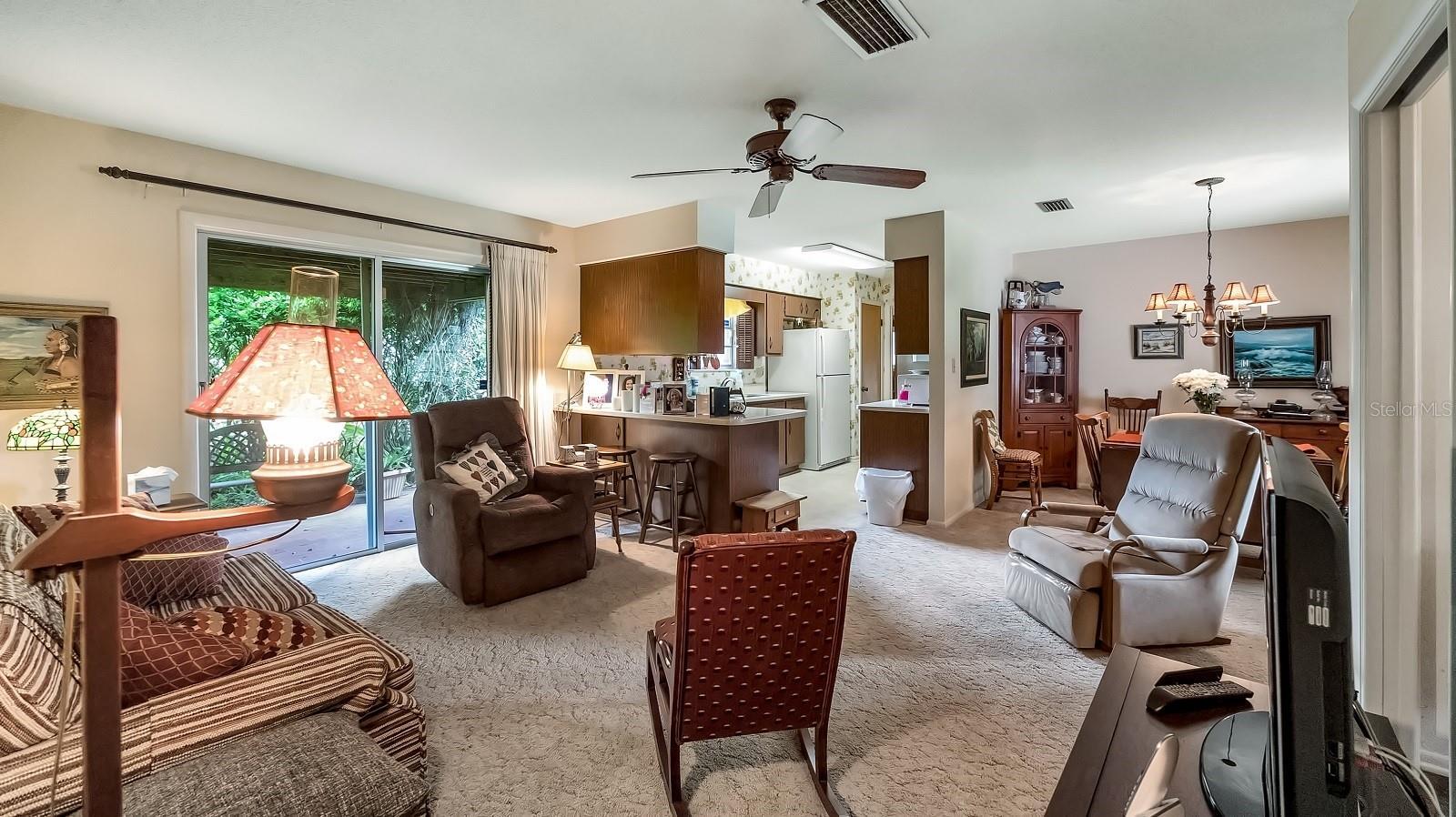 Property Photo: 124 E Palmetto Avenue FL 34737