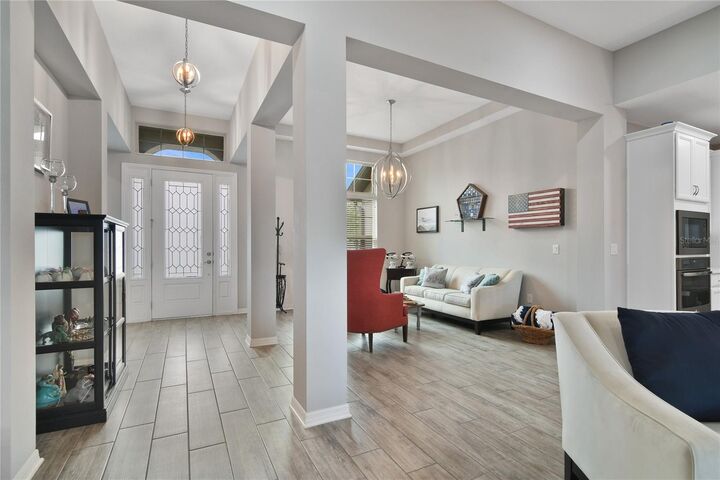 Property Photo:  870 White Rose Way  FL 32765 