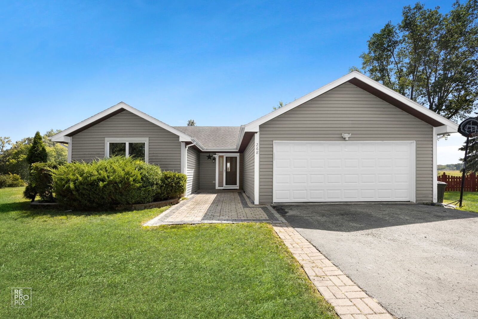 Property Photo: 268 Westbrook Circle IL 60565
