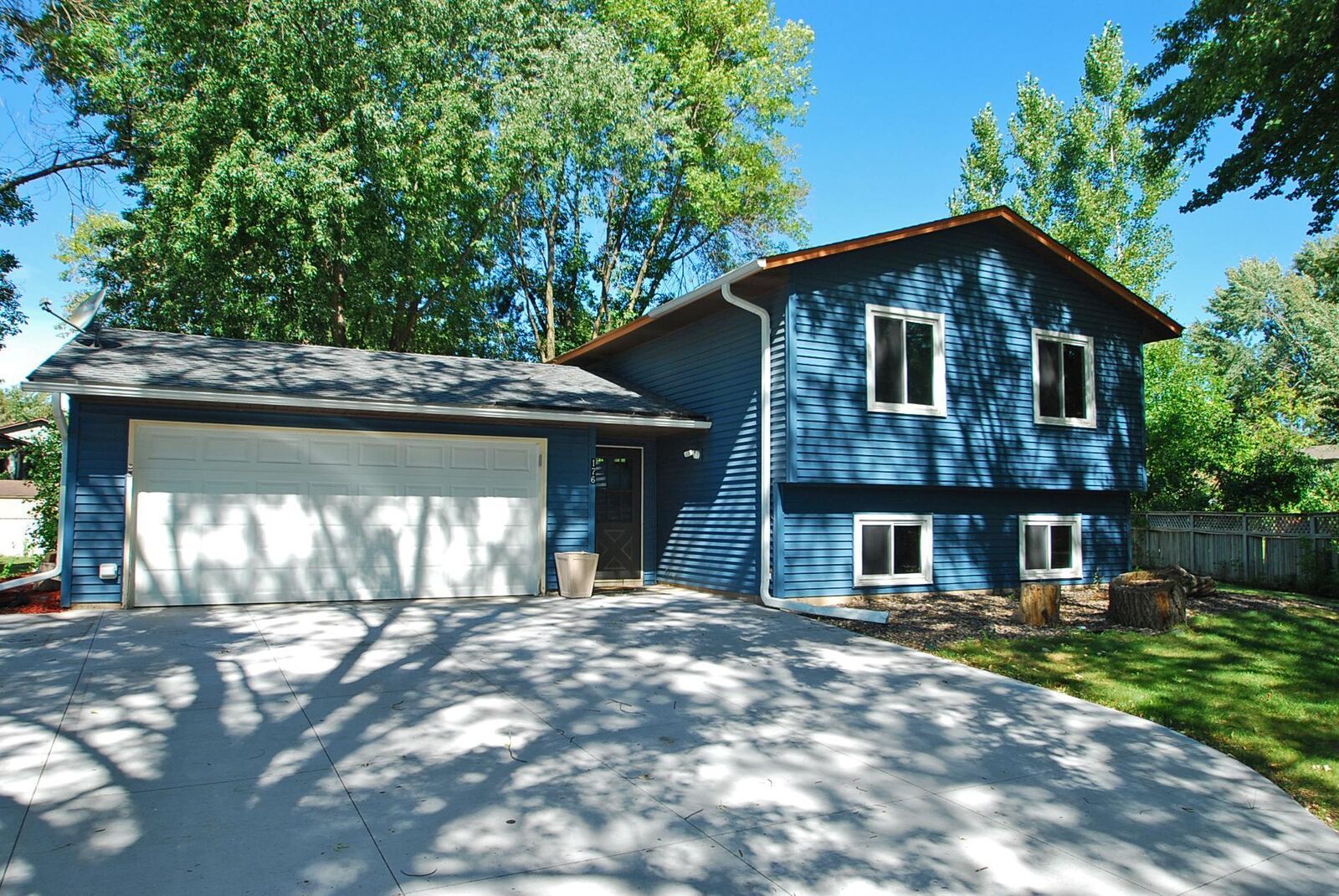 Property Photo: 176 Cottonwood Court MN 55082
