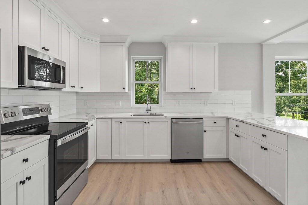 Property Photo: 186 Bedford St 212 MA 02420