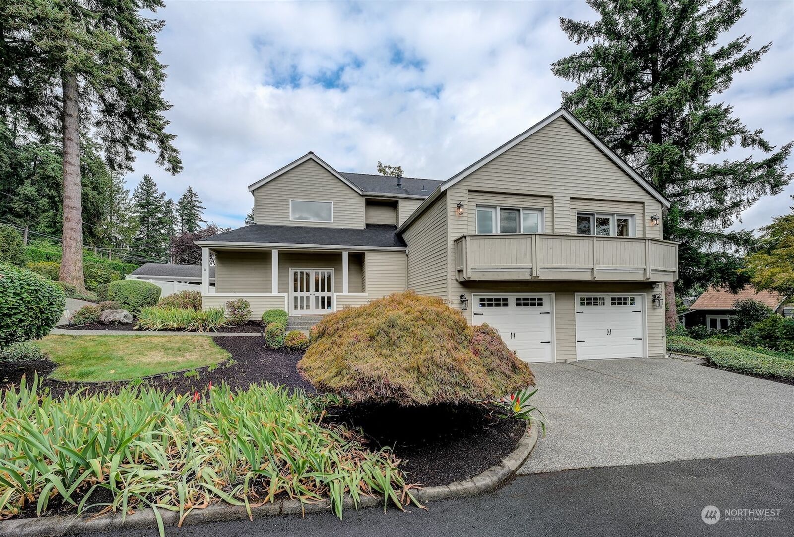Home for sale in Redmond 3000 W Lake Sammamish Parkway NE, Redmond, WA