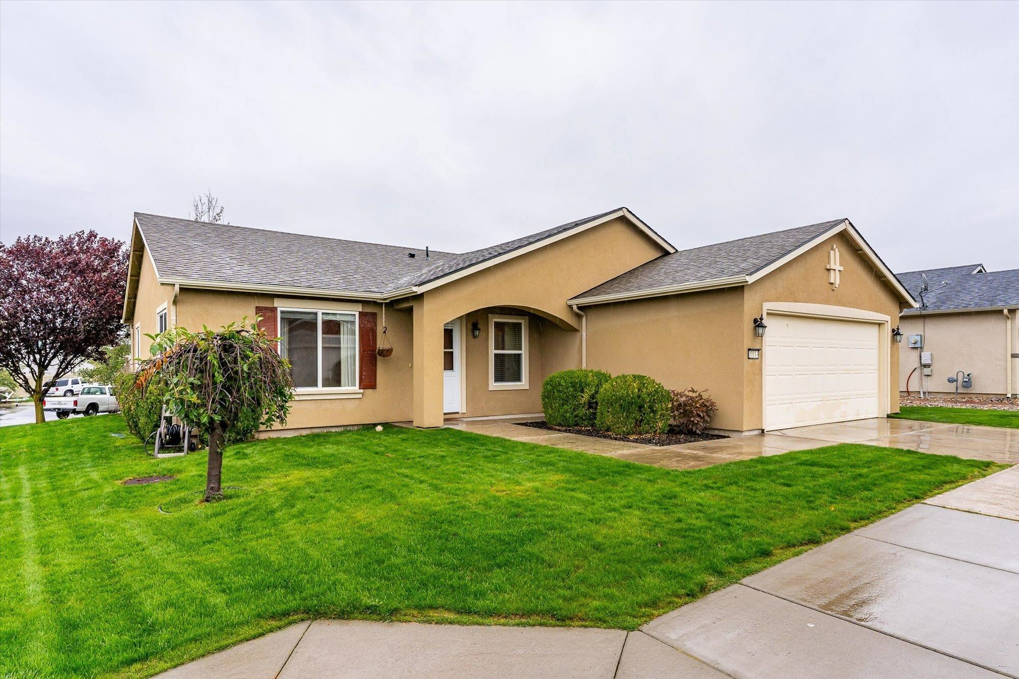 Property Photo: 10114 W Natalie Ave WA 99004