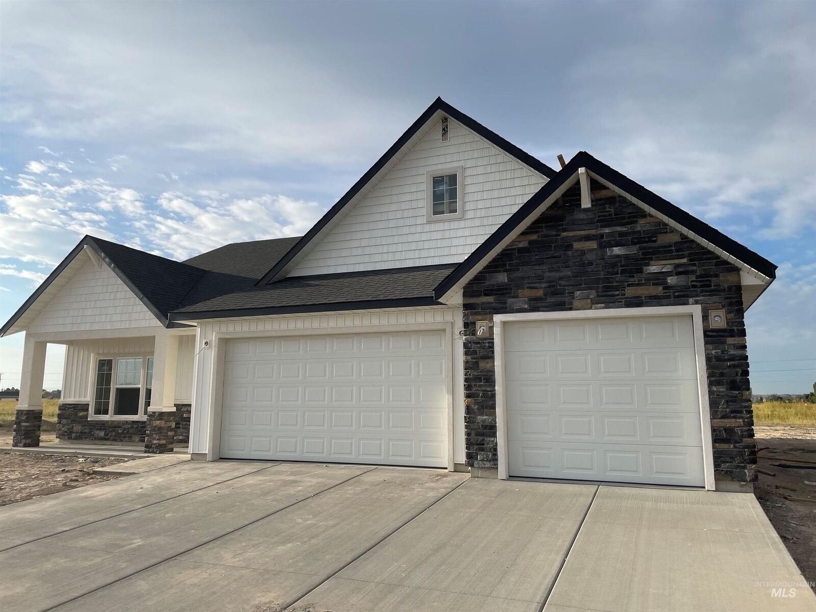 Property Photo:  1229 Crestview Dr  ID 83301-2013 