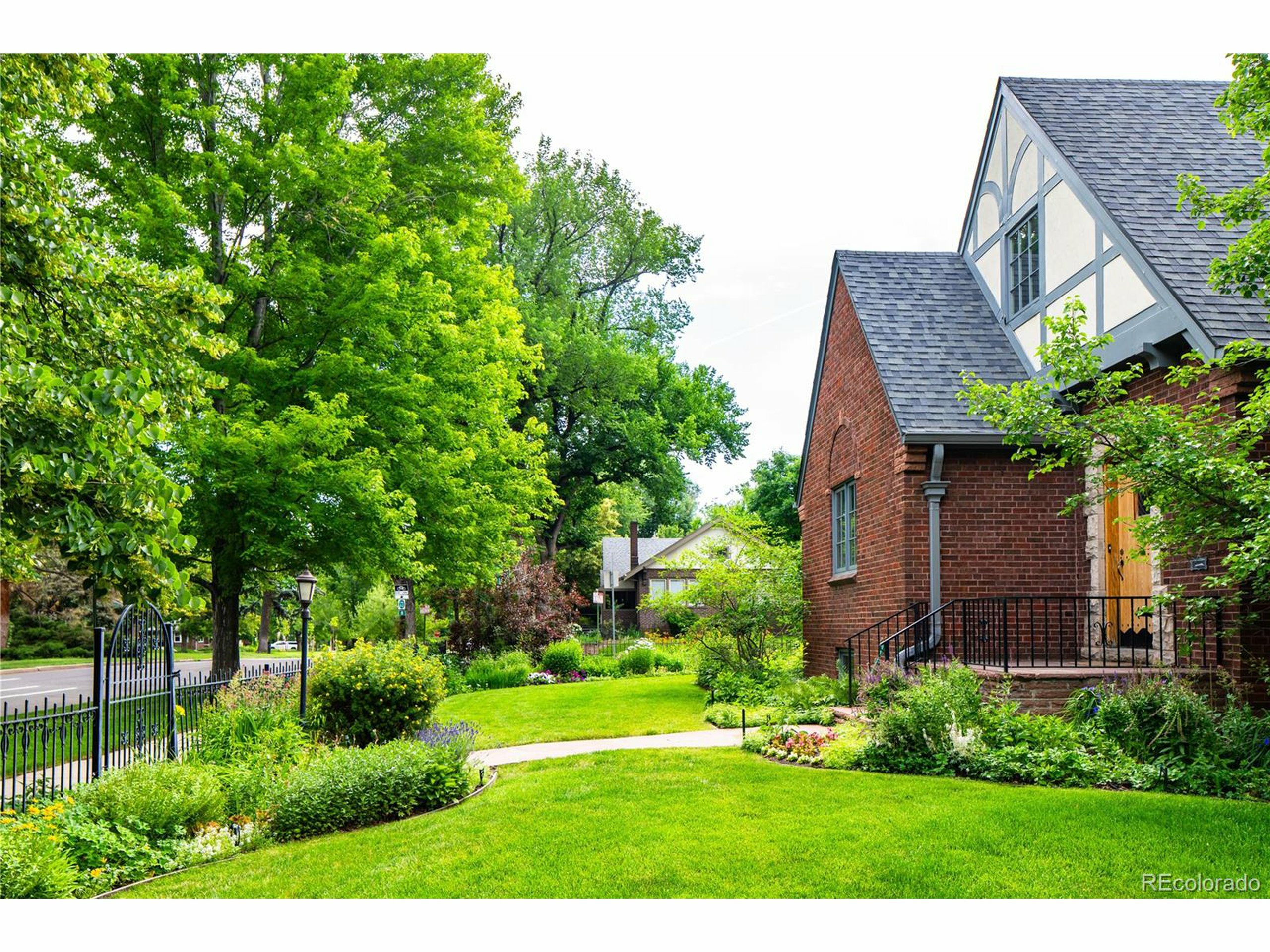 Property Photo: 3430 E 7th Avenue Pkwy CO 80206
