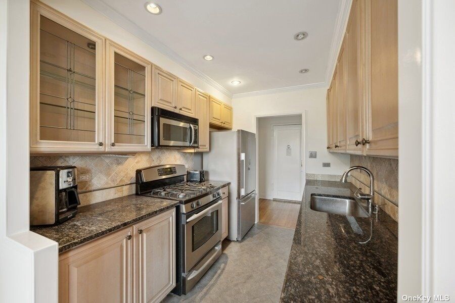 Property Photo: 162-01 Powells Cove Boulevard 5S NY 11357