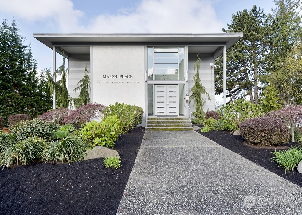 Property Photo:  6501 Lake Washington Boulevard NE 204  WA 98033 