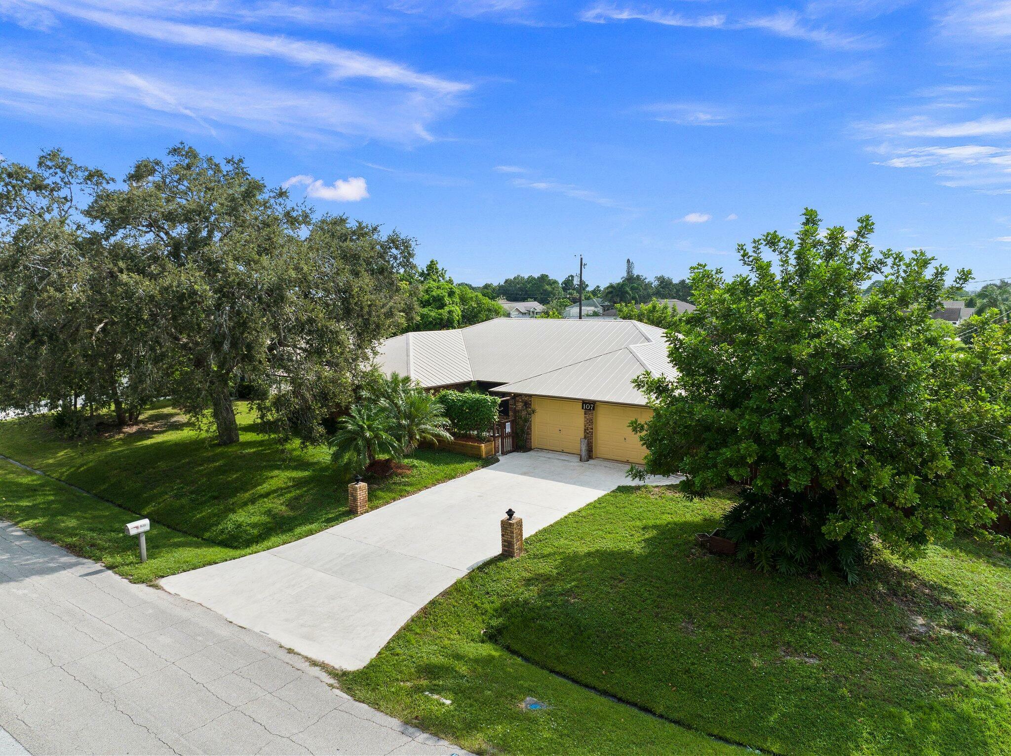 Property Photo:  107 NW Friar Street  FL 34983 