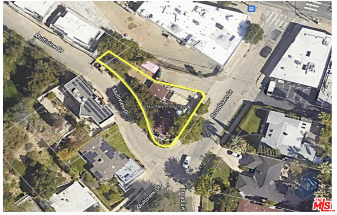 Property Photo: 3863 Broadlawn Dr CA 90068