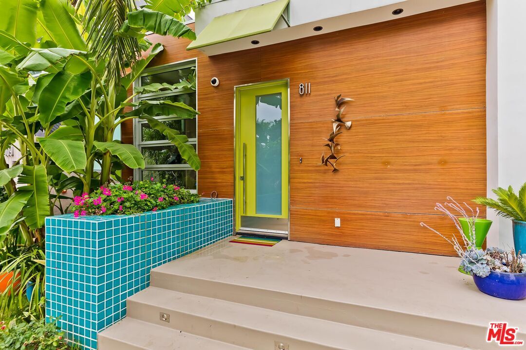 Property Photo: 811 Huntley Dr CA 90069