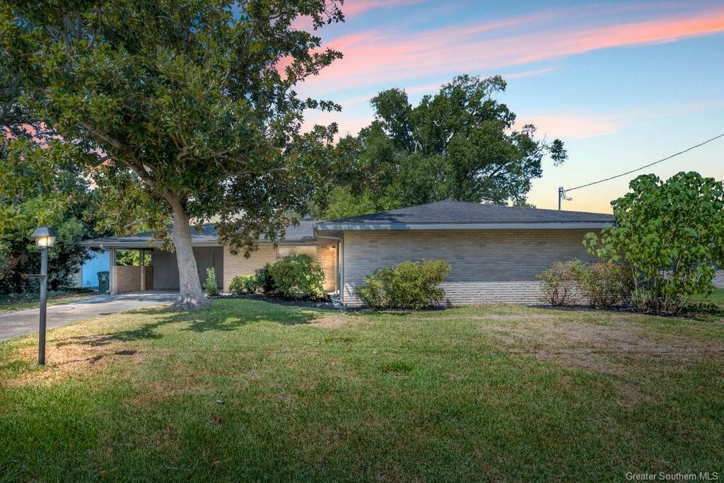 Property Photo: 4422 Pleasant Drive LA 70605
