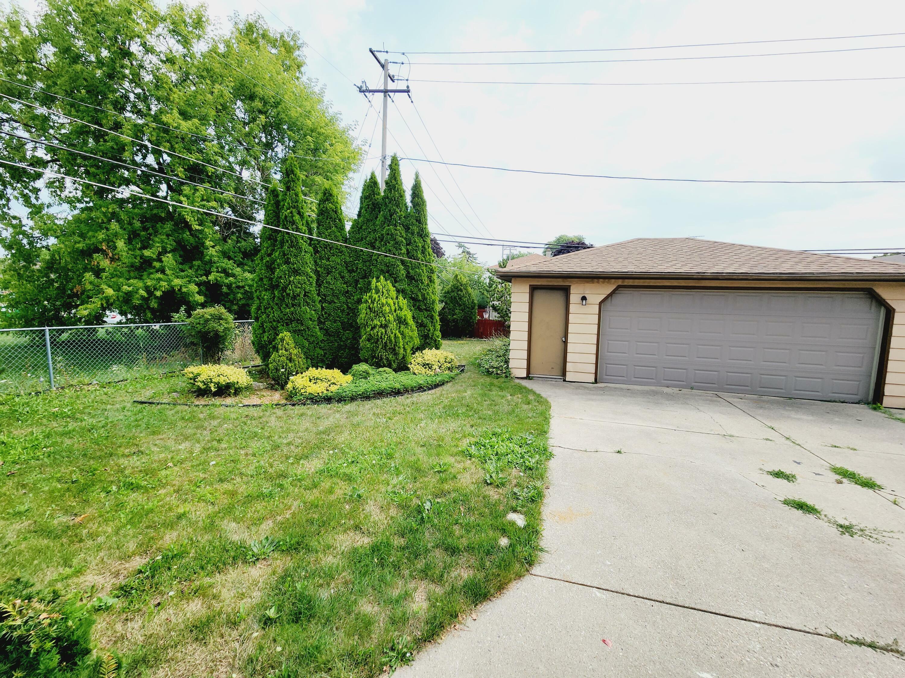 Property Photo:  4942 S 15th St  WI 53221 