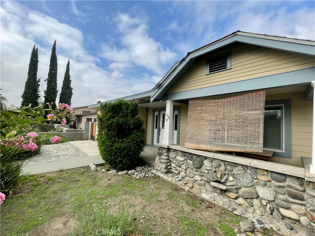 Property Photo:  1019 N Enid Avenue  CA 91702 