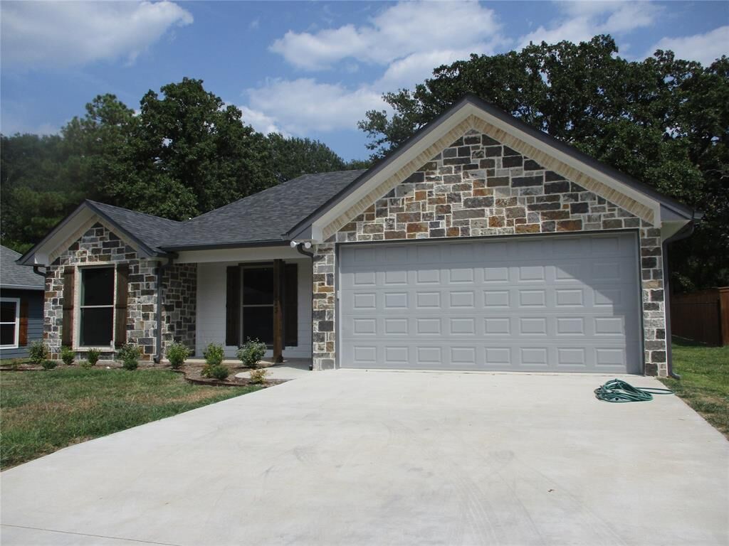 Property Photo:  123 Oak Street  TX 75440 