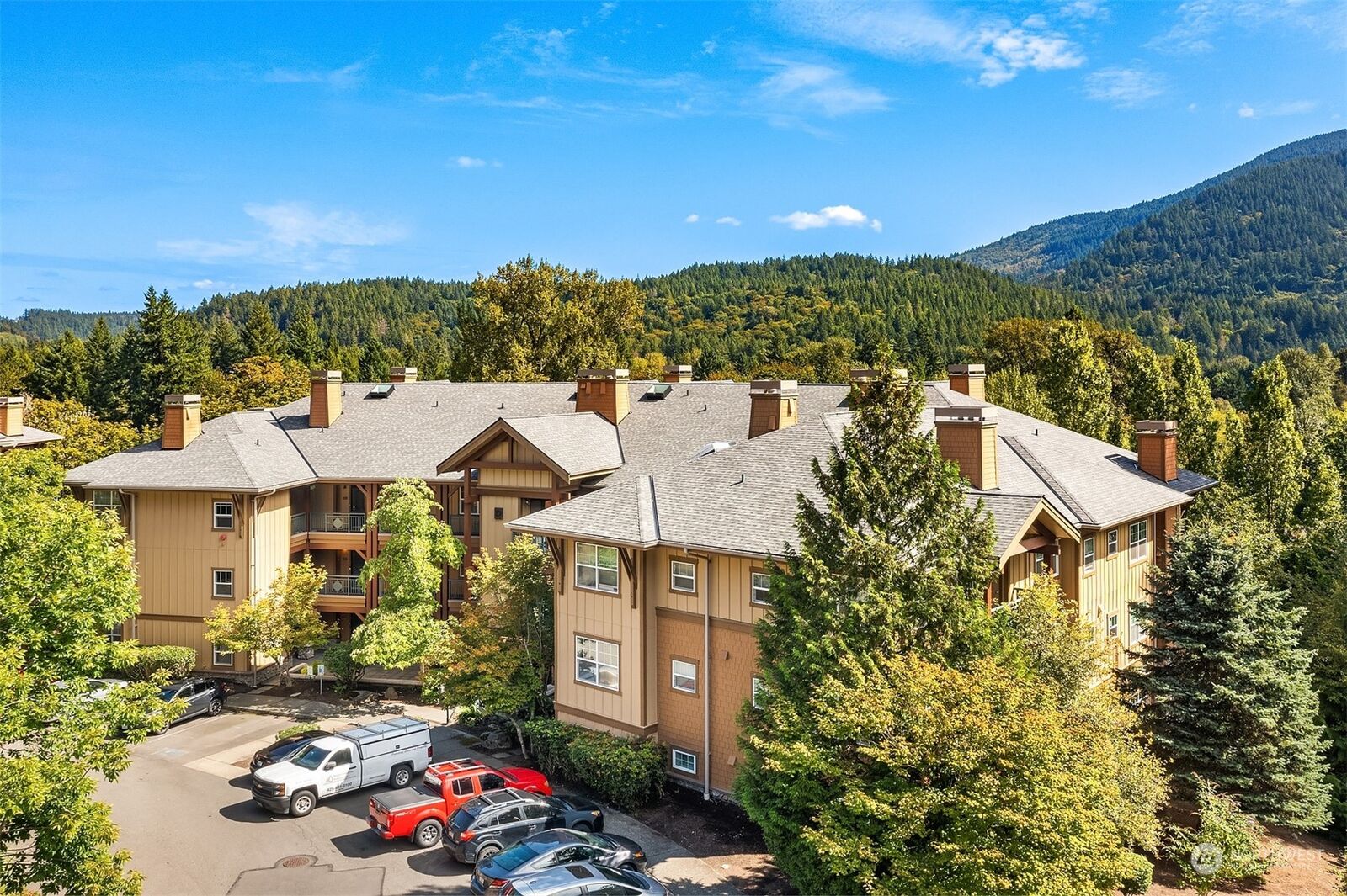 Property Photo:  1000 Cabin Creek Lane SW D-203  WA 98027 