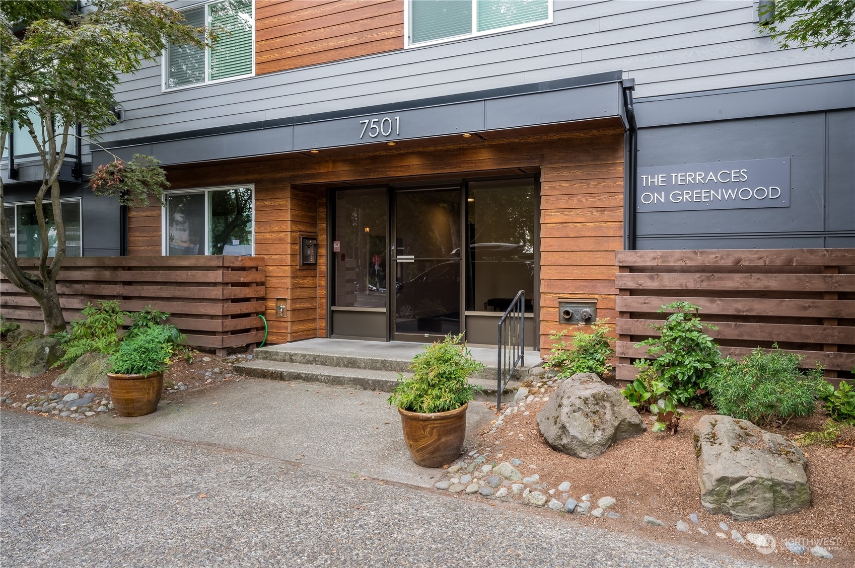 Property Photo:  7501 Greenwood Avenue N 402  WA 98103 