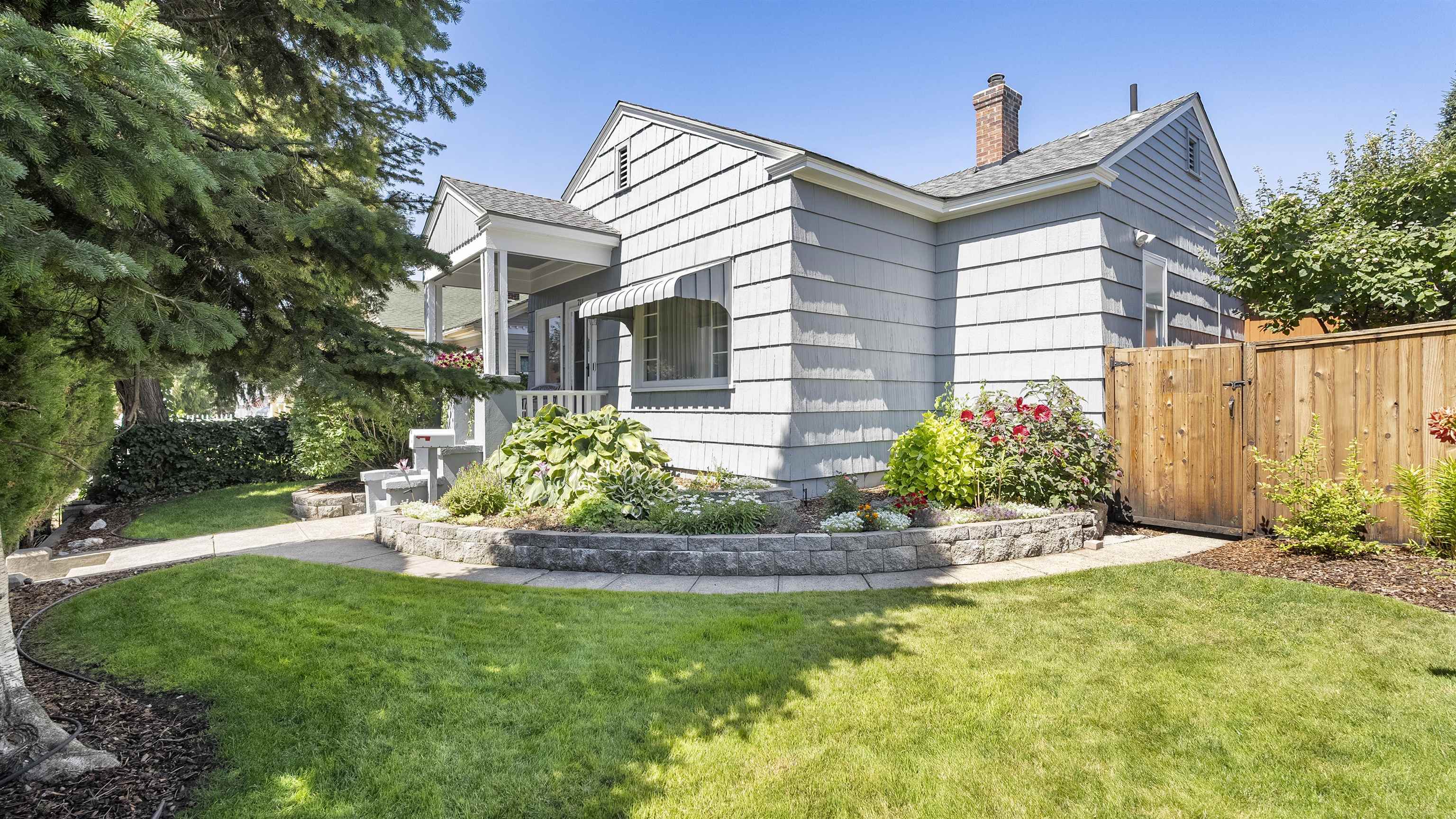 Property Photo: 711 E Bridgeport Ave WA 99207