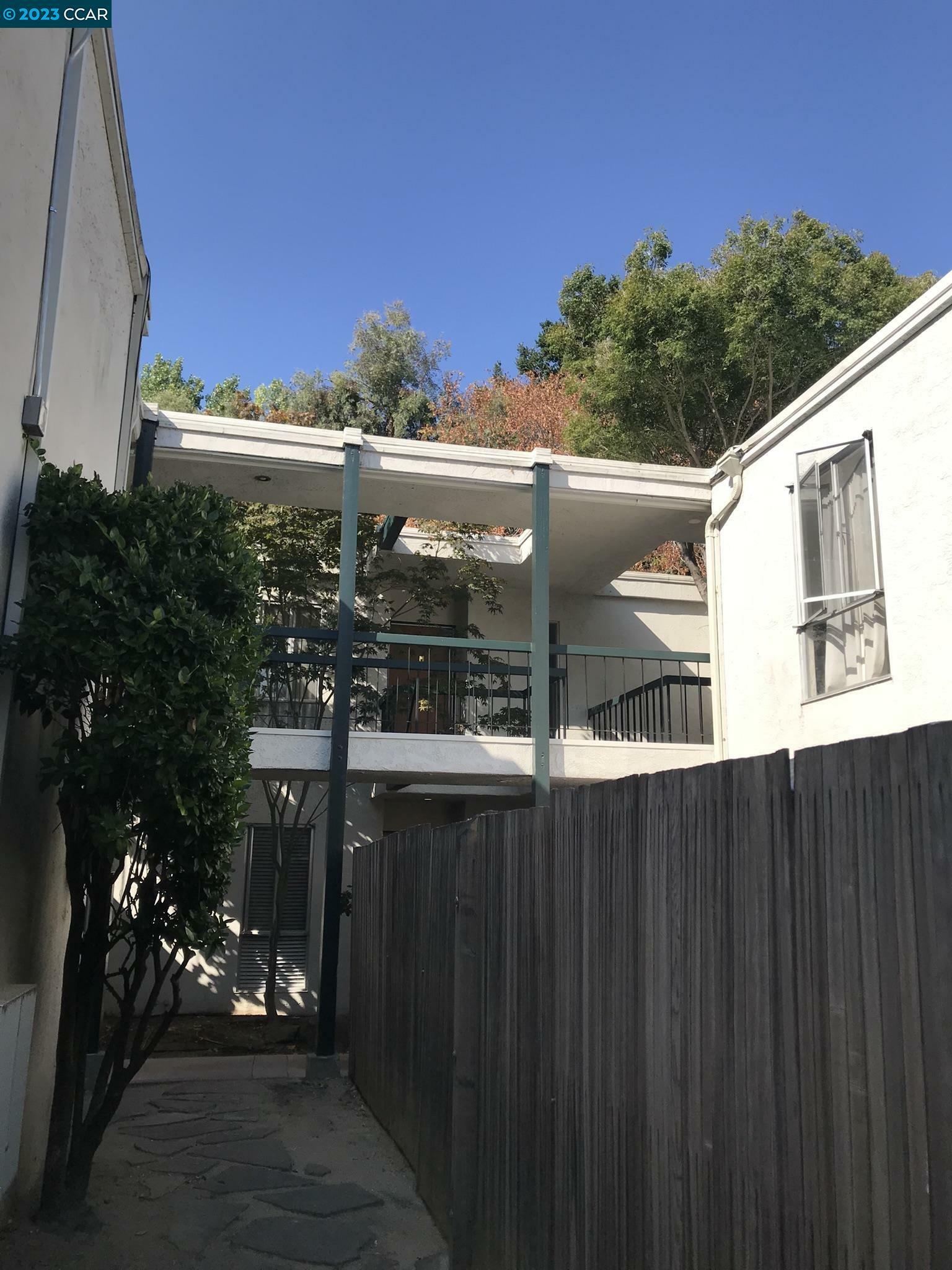 Property Photo:  1411 Creekside Dr 17  CA 94596 