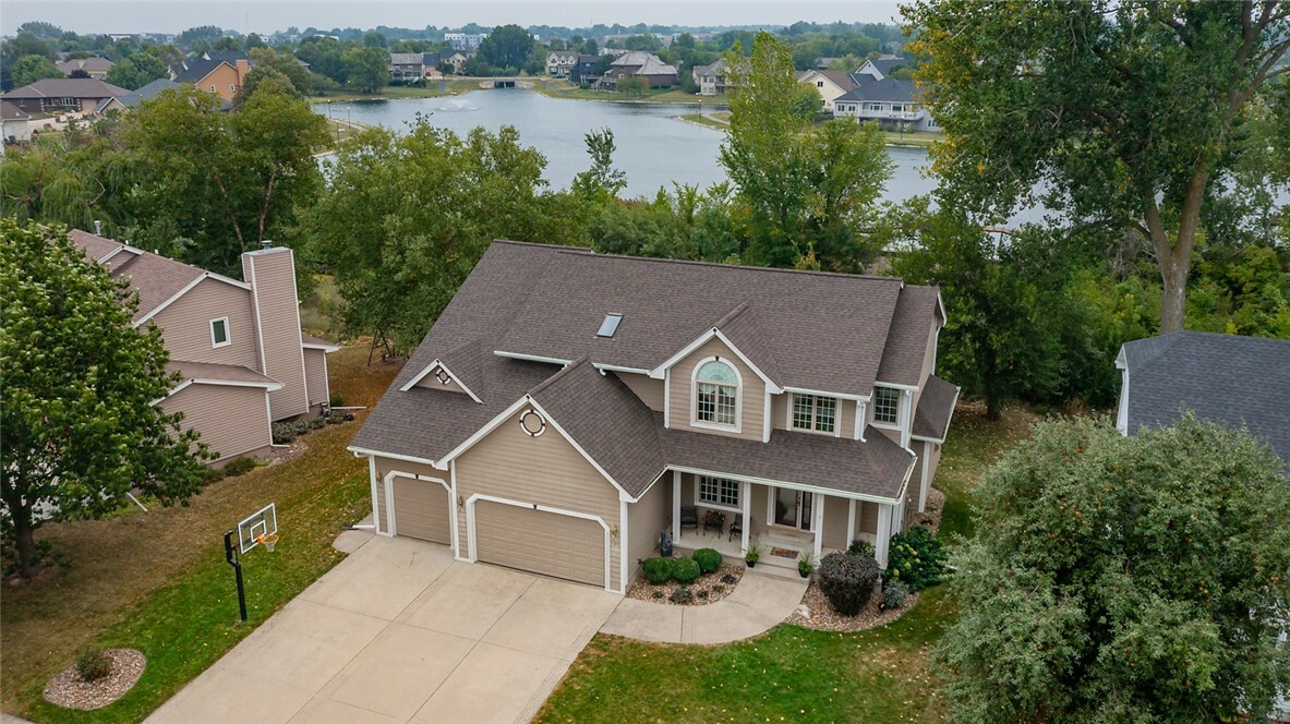 Property Photo: 905 NE Canterbury Drive IA 50021