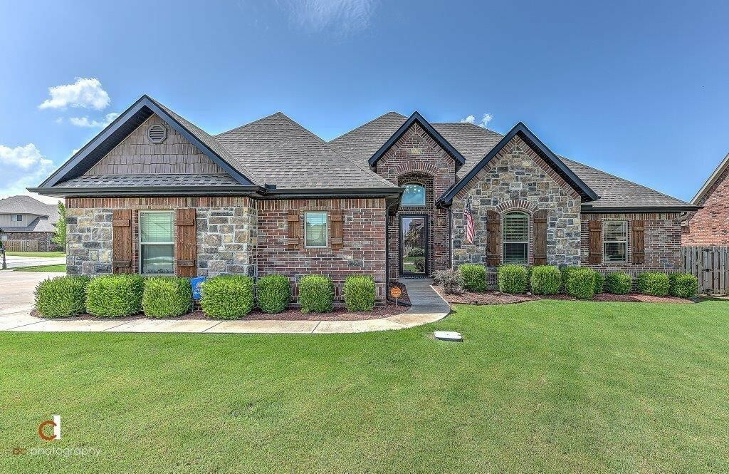 Property Photo:  6000 W Bainbridge Drive  AR 72758 