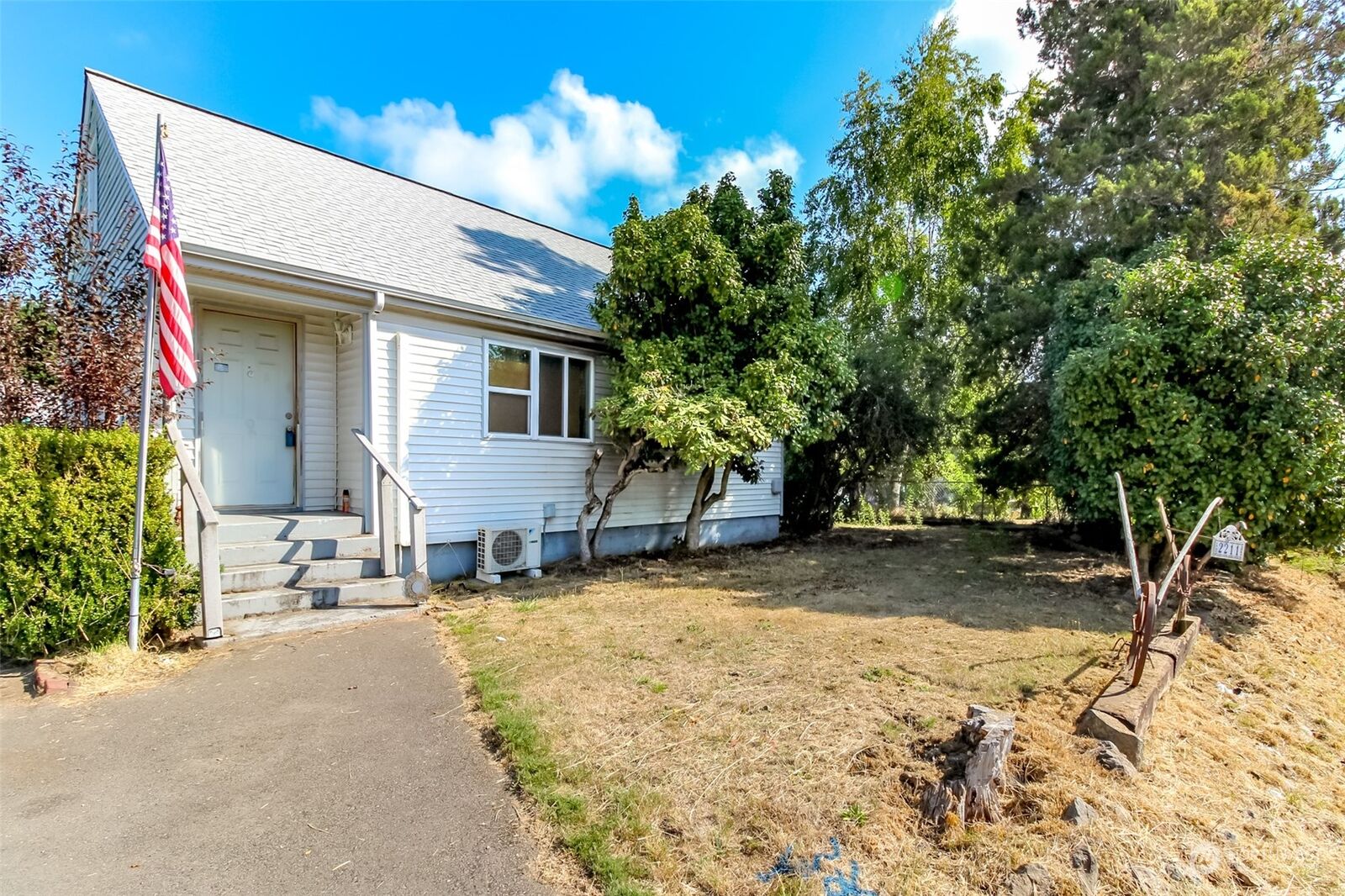 Property Photo:  2211 105th Street E  WA 98445 