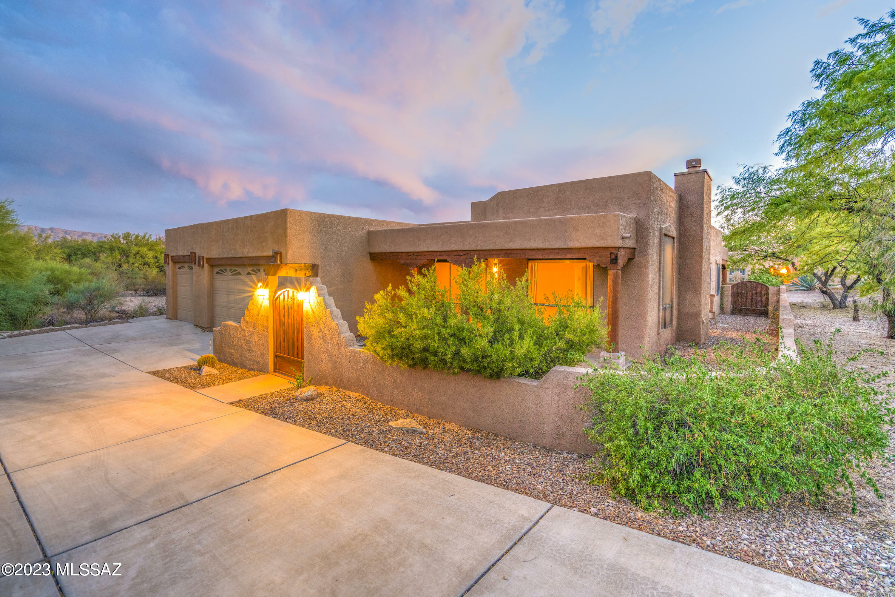 Property Photo: 10238 E Desert Flower Place AZ 85749