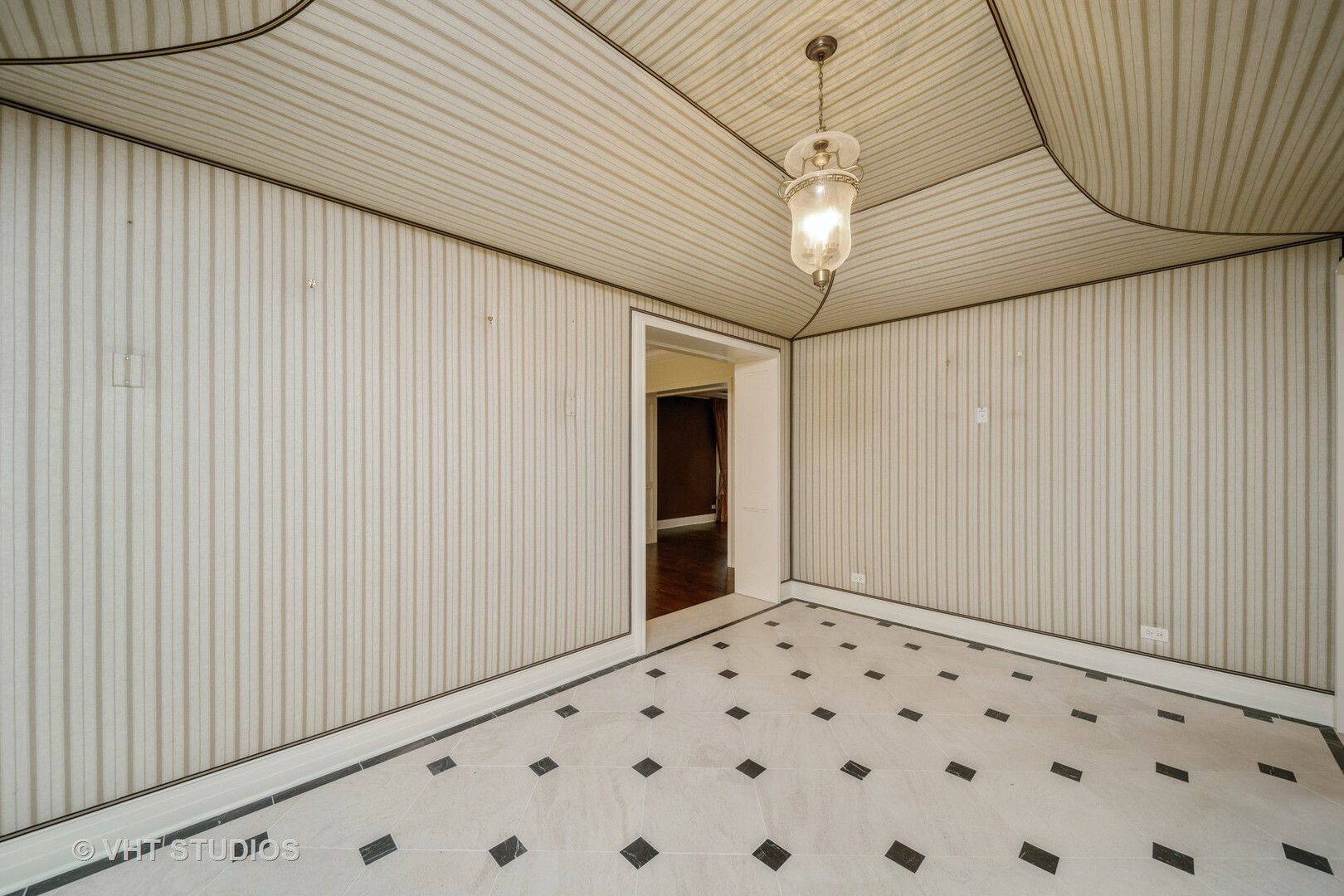 Property Photo:  159 E Walton Place 7D  IL 60611 