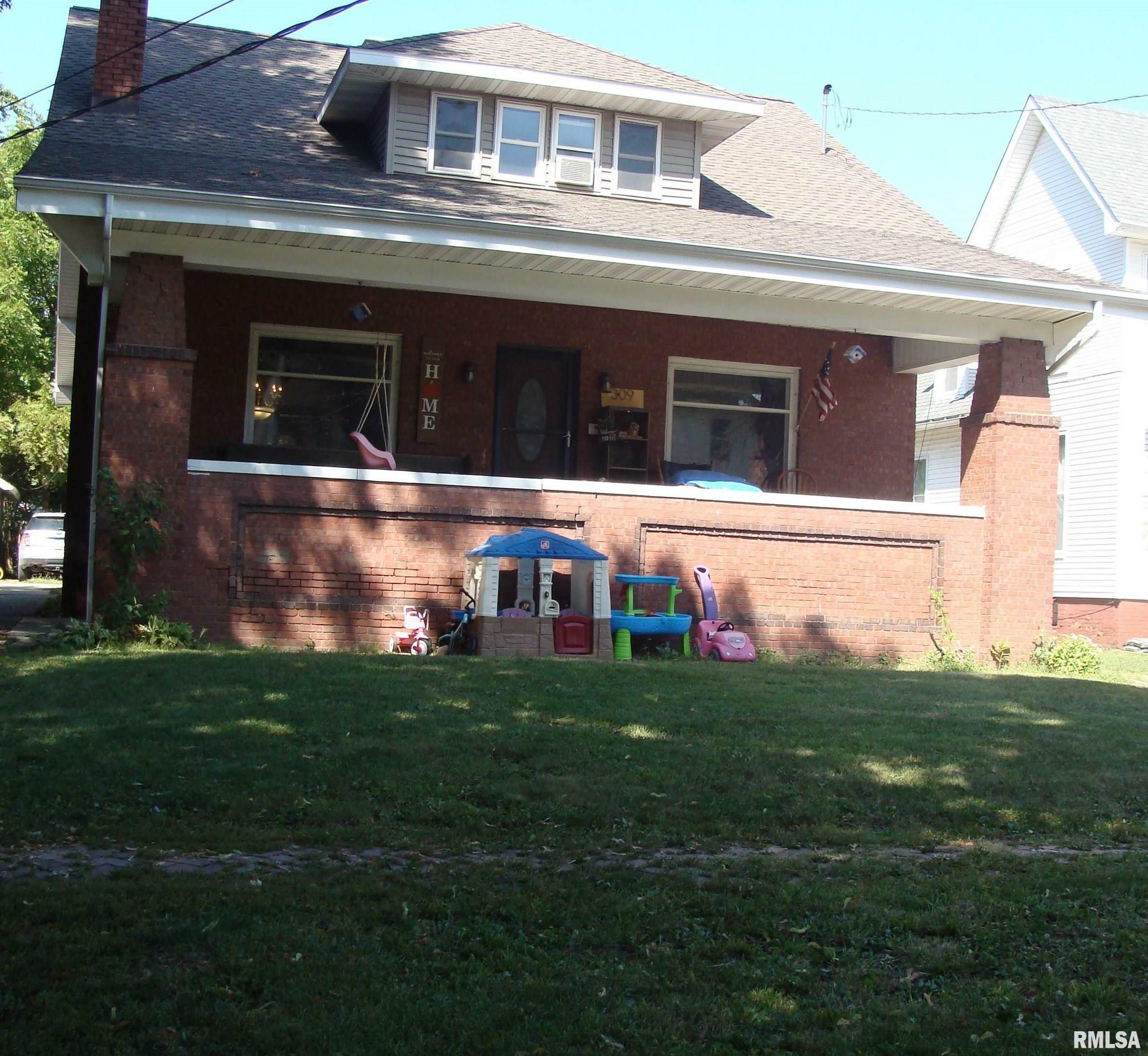 Property Photo: 309 W Chestnut Street IL 61531